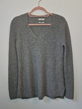 Vince 100% Cashmere Gray V-neck Sweater XS
